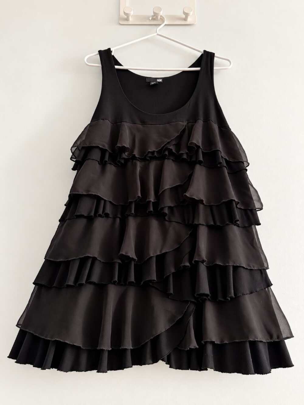 H&M Black Tiered cascding Ruffle Top - Women's Size L / US 10